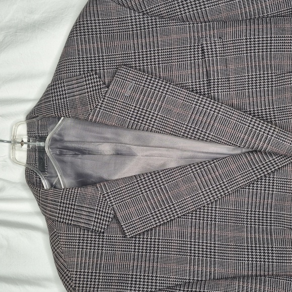 Madison Men's Gray Plaid Blazer Gorgeous! - Picture 2 of 16